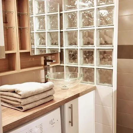 Bright Apartment, 3 Bedrooms 발랑스