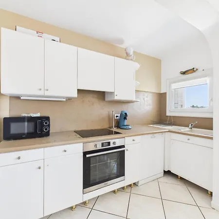 Bright Apartment, 3 Bedrooms 아파트 *